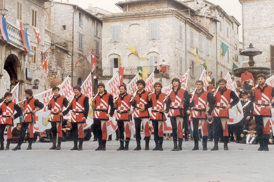 Sbandieratori Assisi 1983