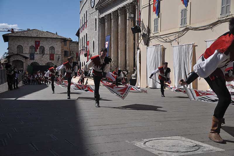 Il Torneo - Sbandieratori di Assisi